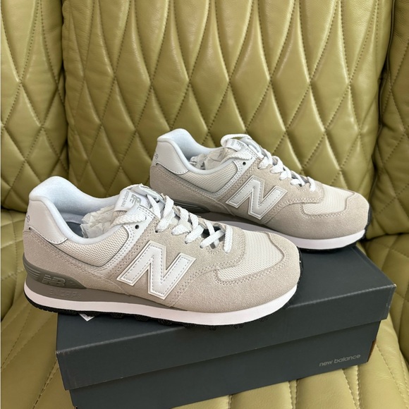 New Balance NWT in box Size 7.5 - Grey White Classic US Women’s - Picture 4 of 5